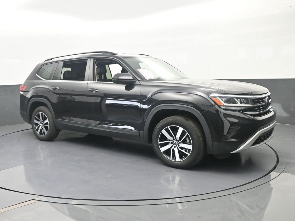 Used 2022 Deep Black Volkswagen 2.0T SE image 8