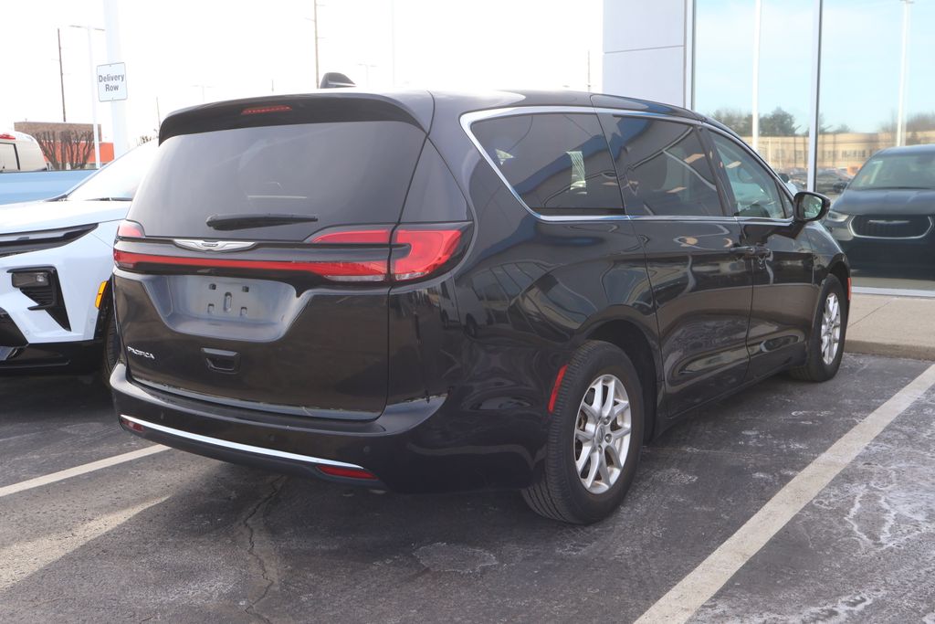 Thumbnail: 2024 Chrysler Pacifica - 8