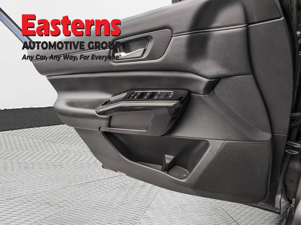 2022 Nissan Pathfinder SV - Photo 29
