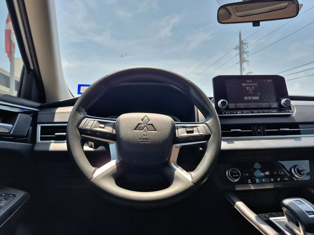2023 Mitsubishi Outlander ES White at North Houston Mitsubishi