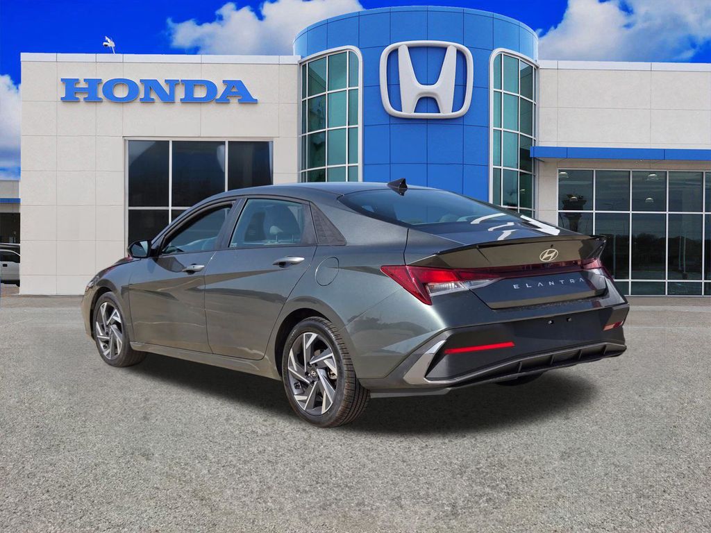 Used 2025 Hyundai Elantra Sedan