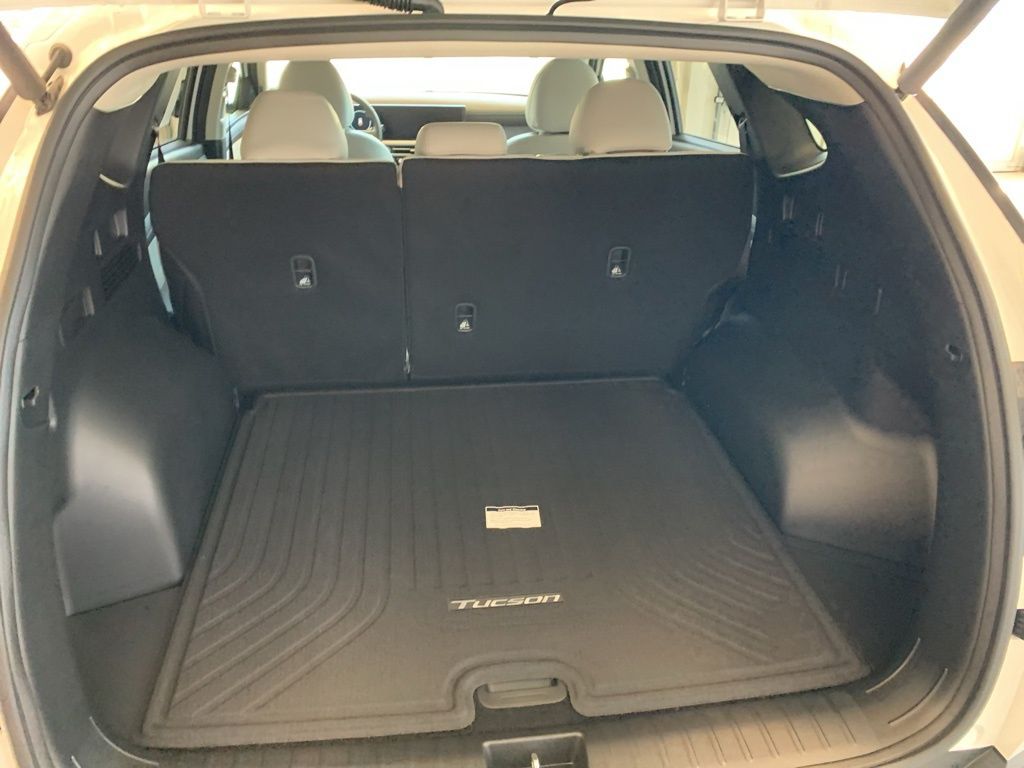 New 2026 White Hyundai SEL Premium image 14