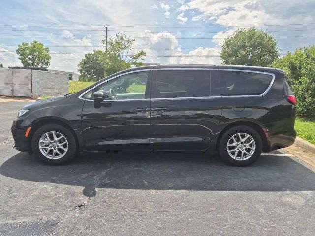 Diamond Black Crystal Pearlcoat 2024 Chrysler Pacifica Touring L FWD Minivan Front-Wheel Drive 9-Speed Automatic