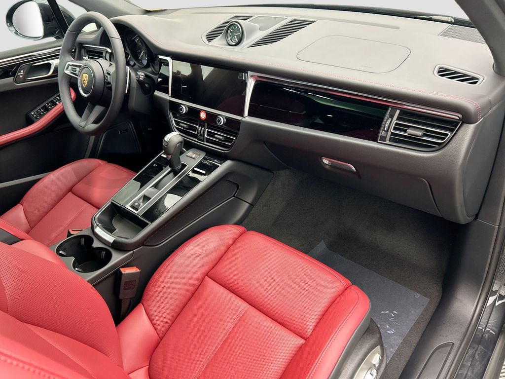 Thumbnail: 2026 Porsche Macan - 20