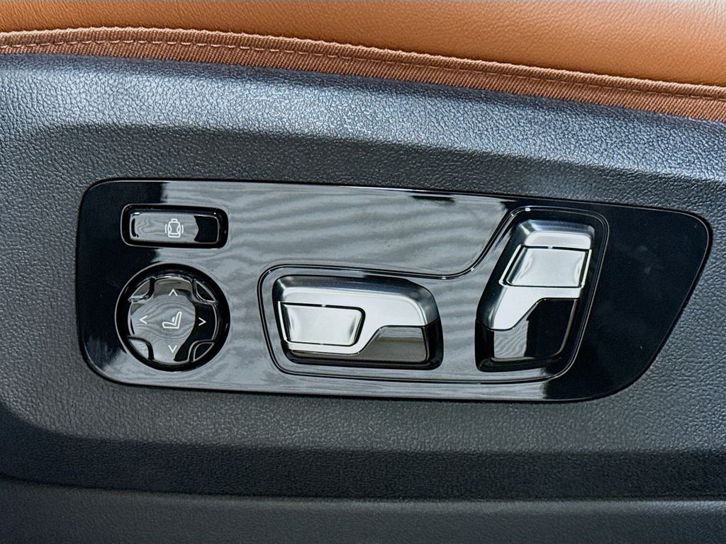 Thumbnail: 2027 BMW X7 - 4