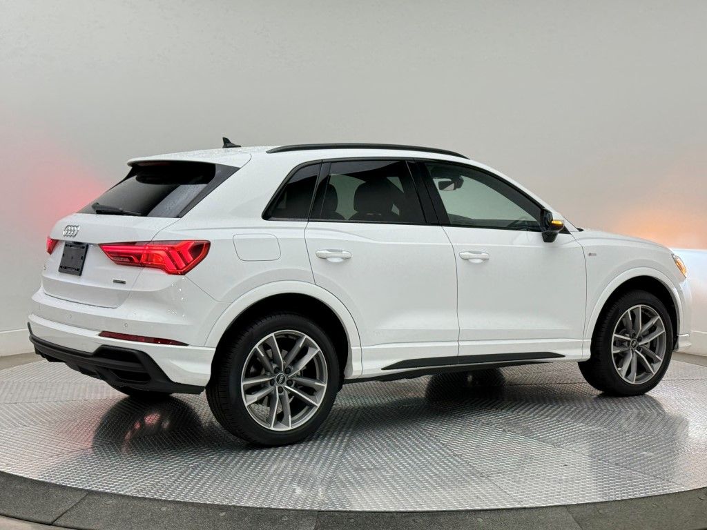 Thumbnail: 2025 Audi Q3 - 14