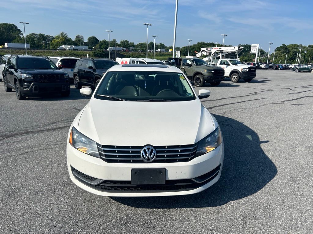 2013 Volkswagen Passat — photo 2