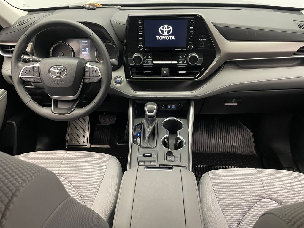 Thumbnail: 2022 Toyota Highlander - 19