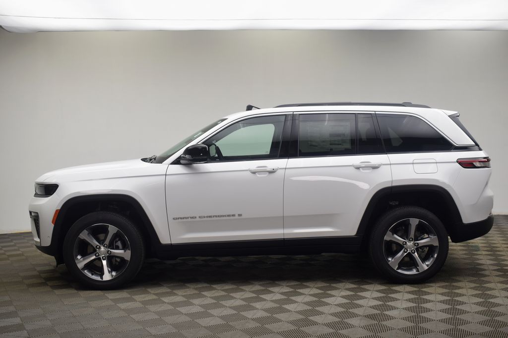 new 2026 Jeep Grand Cherokee car, priced at $45,429