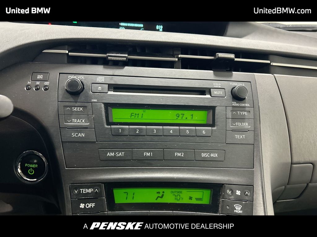 2011 Toyota Prius  17