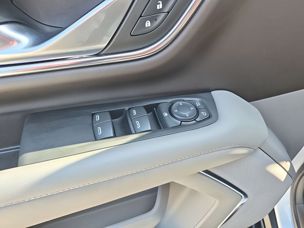 Used 2022 White GMC SLE image 28