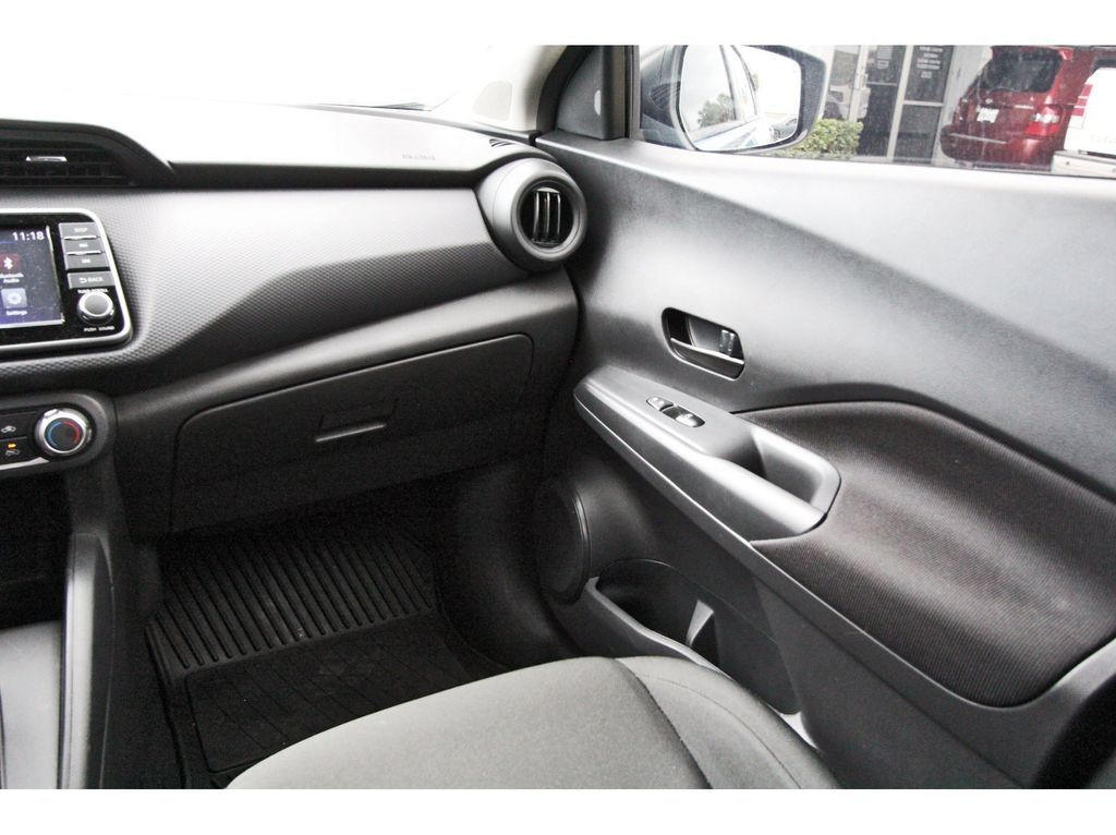 2025 Nissan Kicks Play S - 9