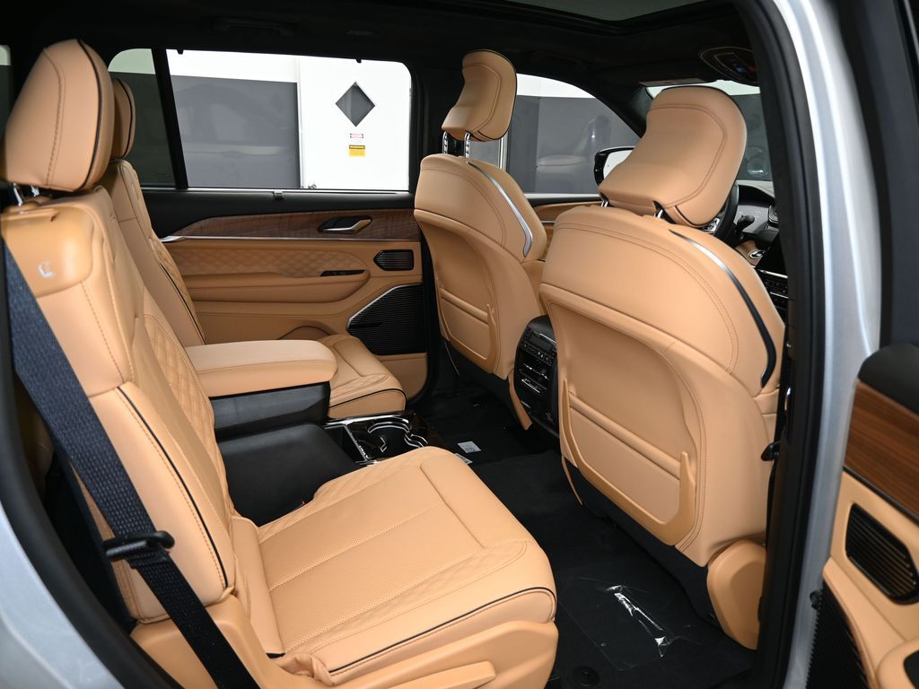 New 2025 Silver Zynith Jeep Summit image 45