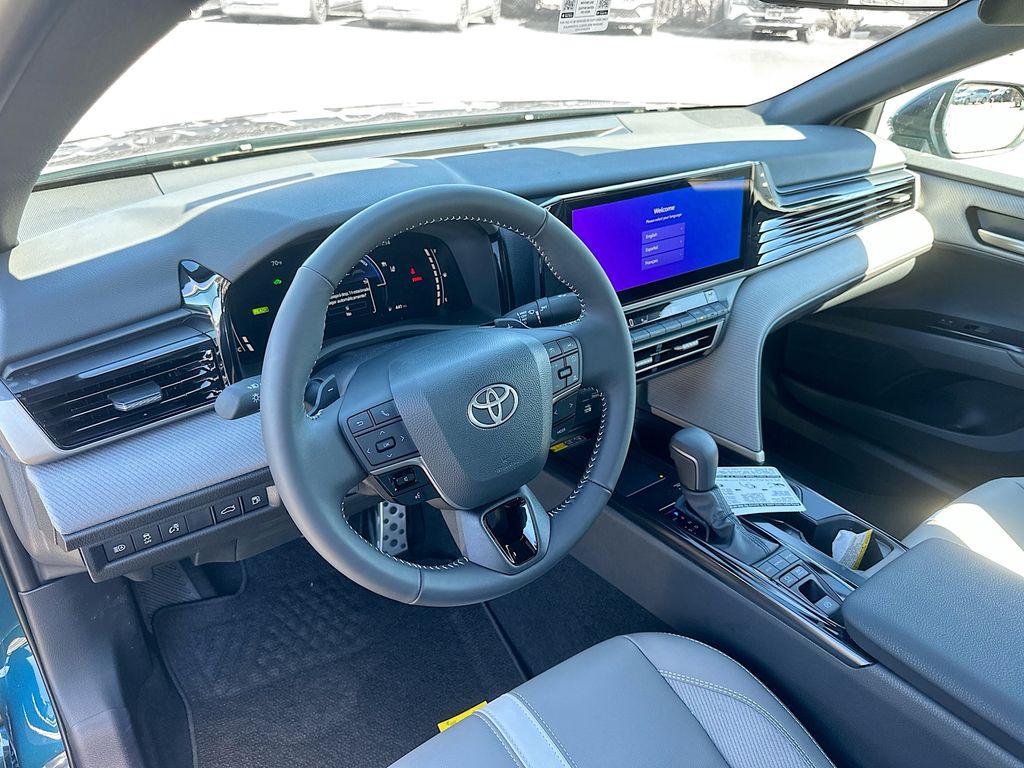 2025 Toyota Camry SE 9