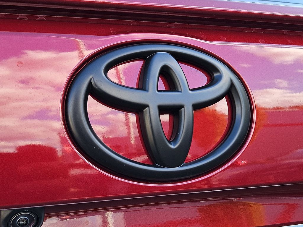 Thumbnail: 2025 Toyota RAV4 - 21