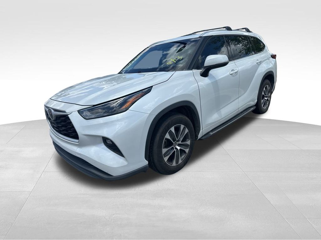 2022 Toyota Highlander XLE FWD SUV
