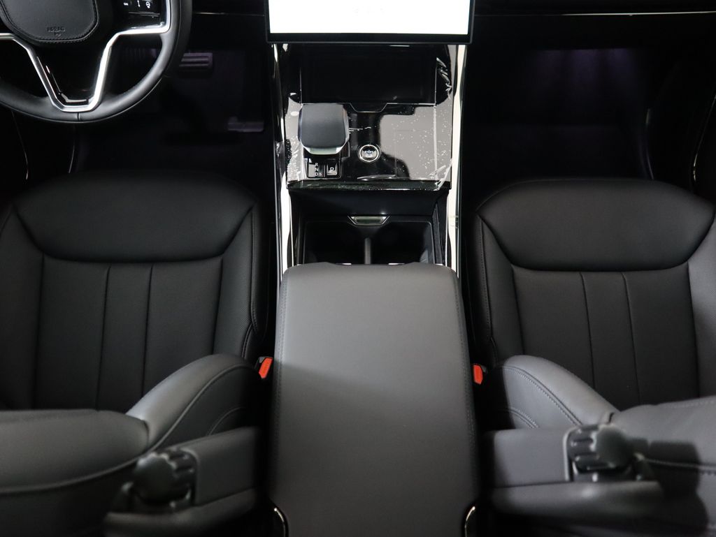 Thumbnail: 2025 Land Rover Range Rover Sport - 18