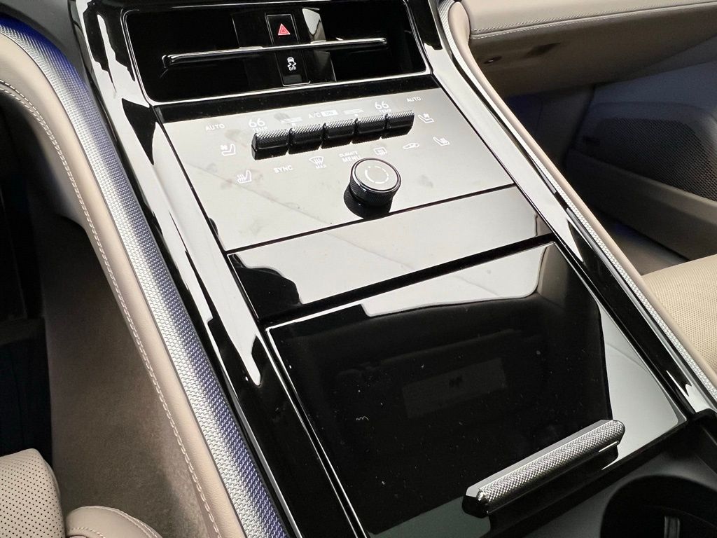 Thumbnail: 2026 Porsche Panamera - 11