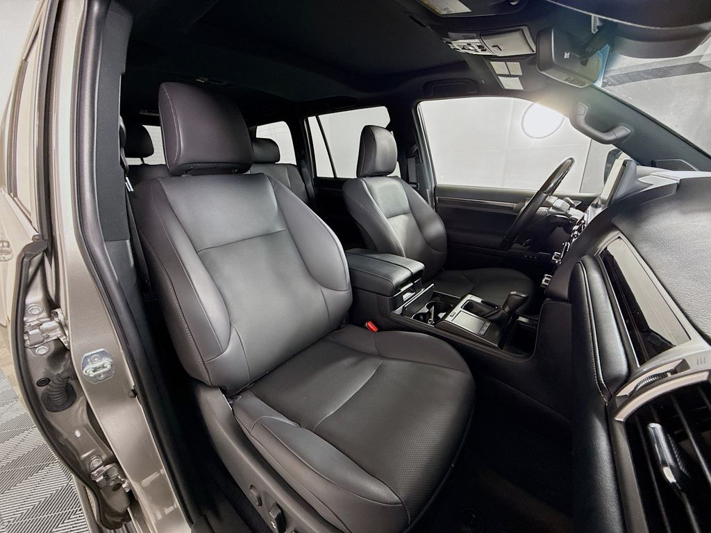 2023 Lexus GX 460 29