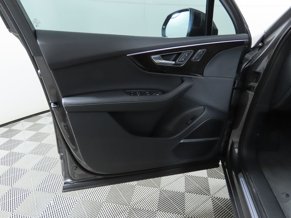 Thumbnail: 2025 Audi Q7 - 27