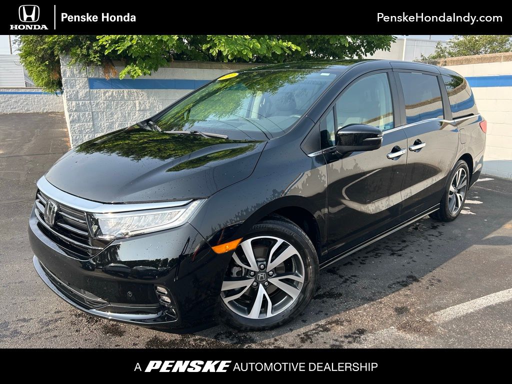 2024 Honda Odyssey Touring Hero Image