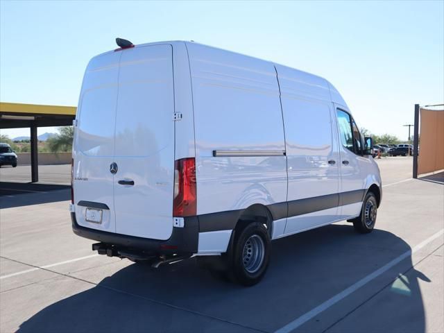 Thumbnail: 2026 Mercedes-Benz Sprinter - 5