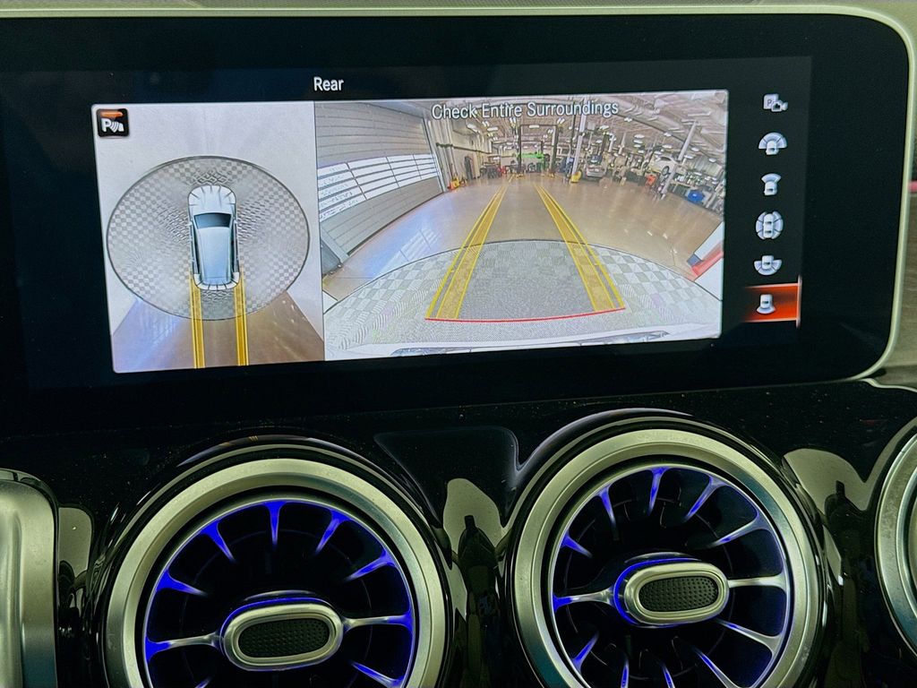 Thumbnail: 2021 Mercedes-Benz GLB - 13