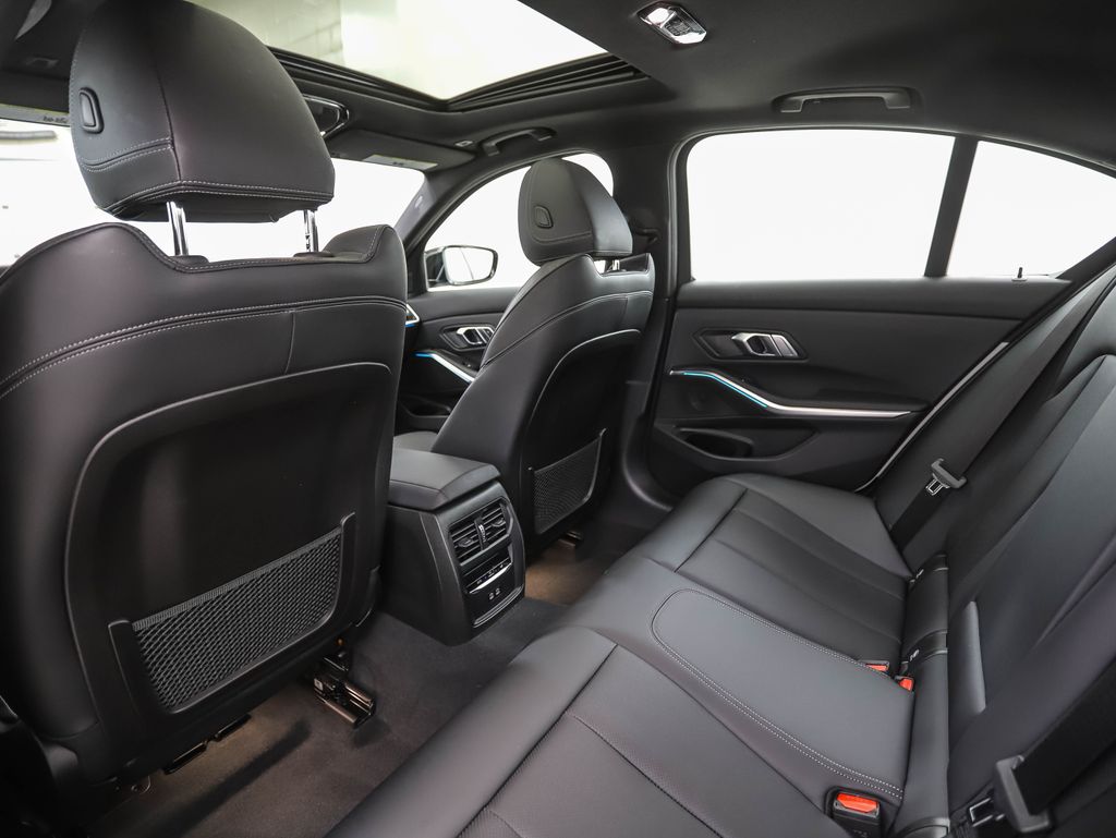 Thumbnail: 2023 BMW 3 Series - 21