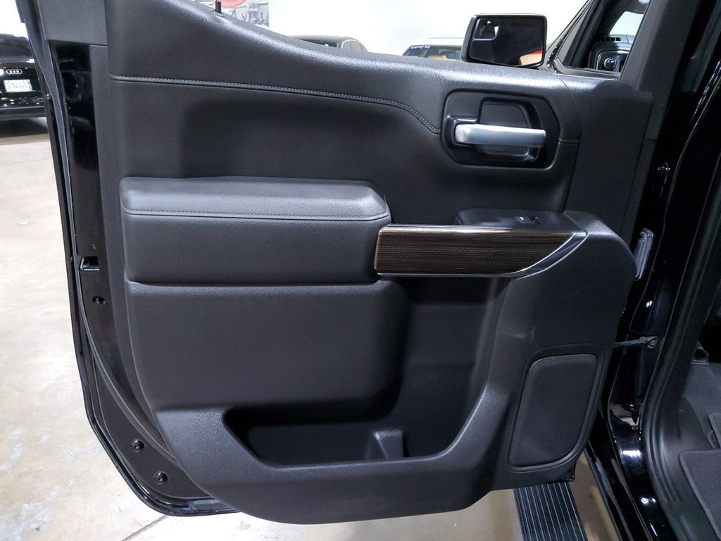 2021 Chevrolet Silverado 1500 RST photo