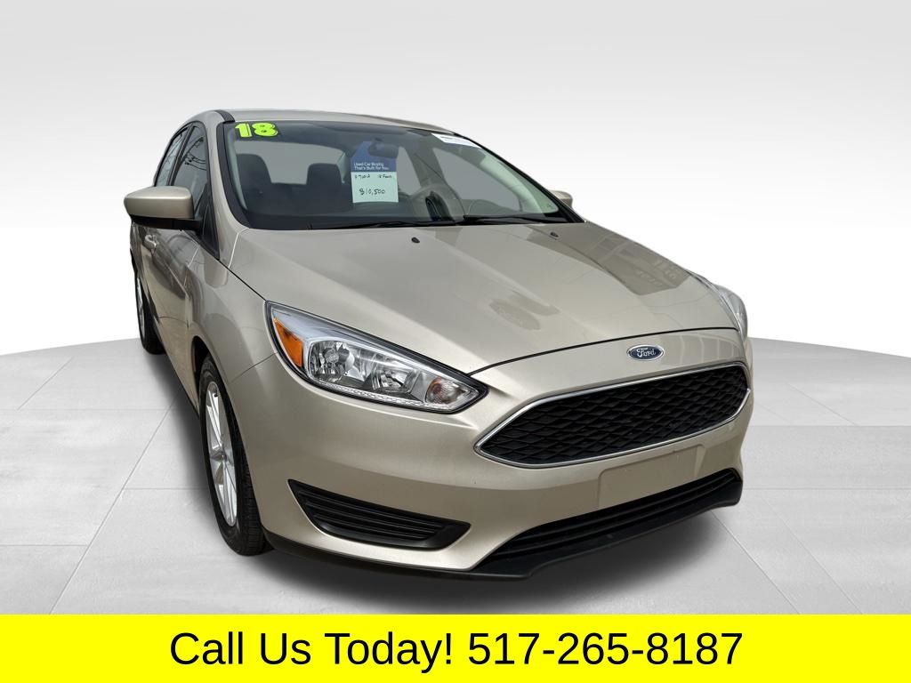 White Gold Metallic 2018 Ford Focus SE Sedan Front-Wheel Drive 6-Speed Automatic