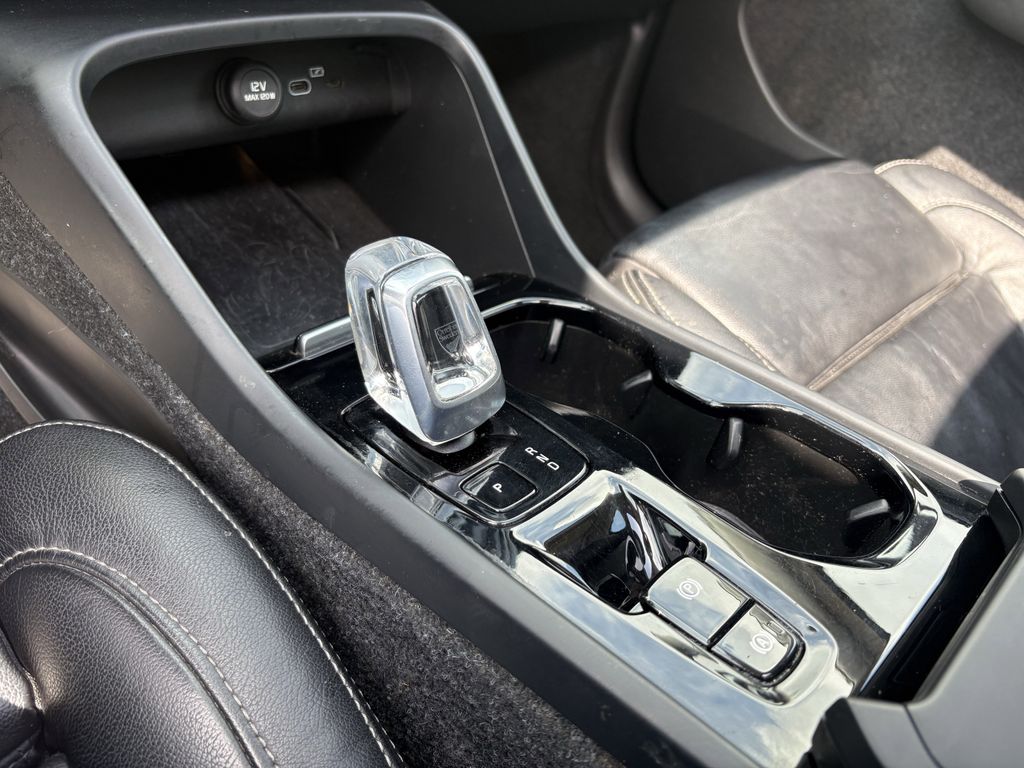 Used 2023 Crystal White Volvo B5 Plus Dark Theme image 22