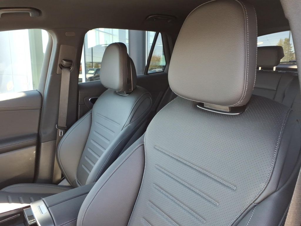 New 2026 White Mercedes-Benz GLC 300 image 13