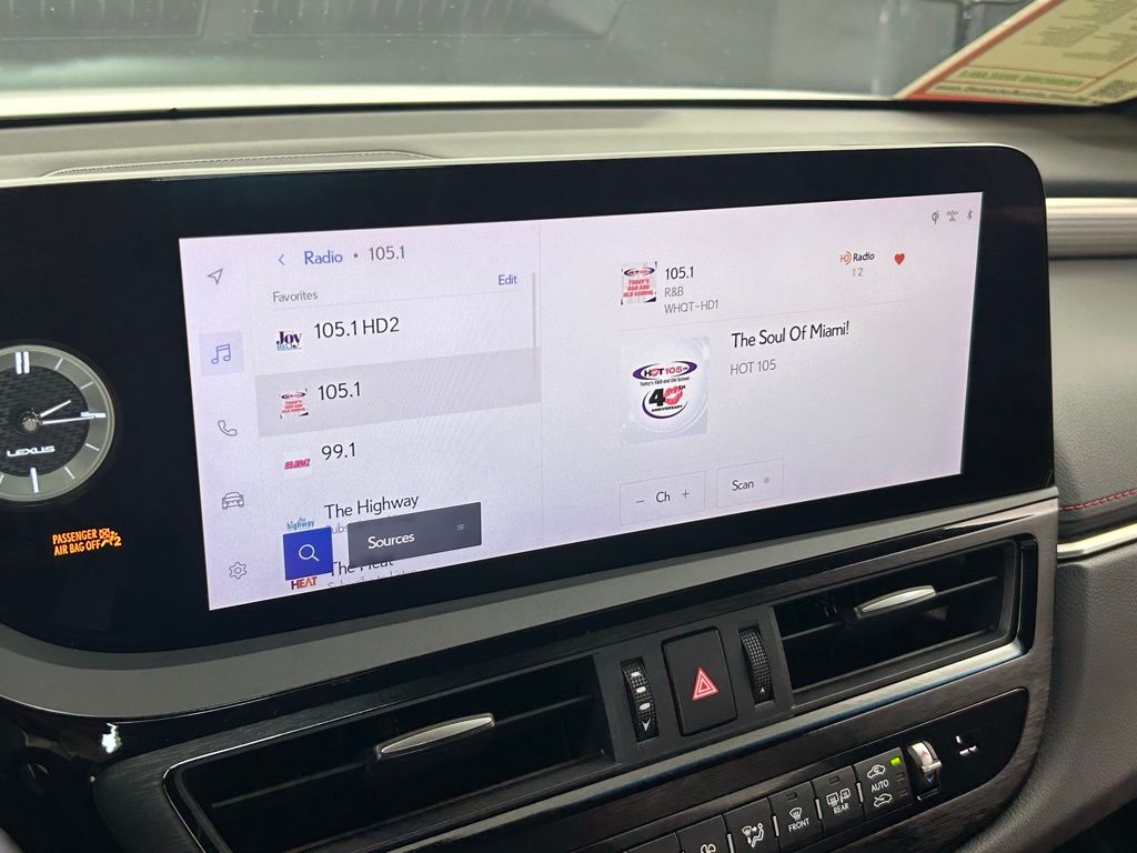 Used 2023 White Lexus 300h image 12