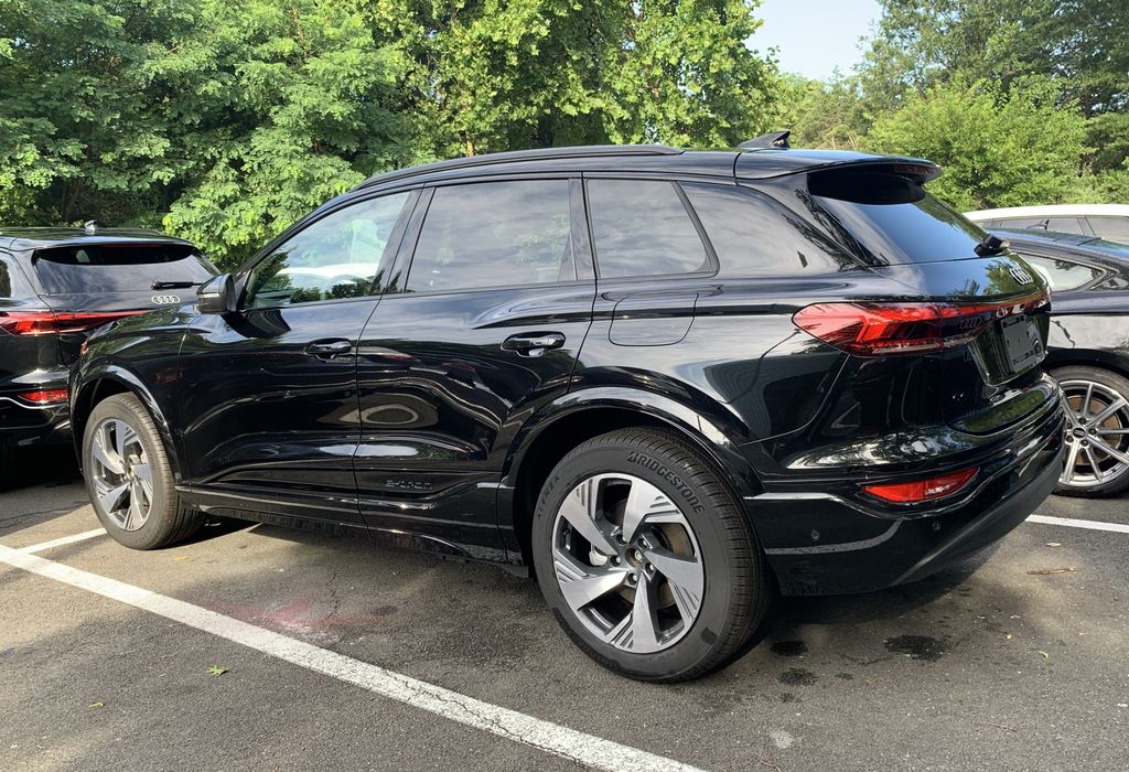 Thumbnail: 2025 Audi Q6 e-tron - 2