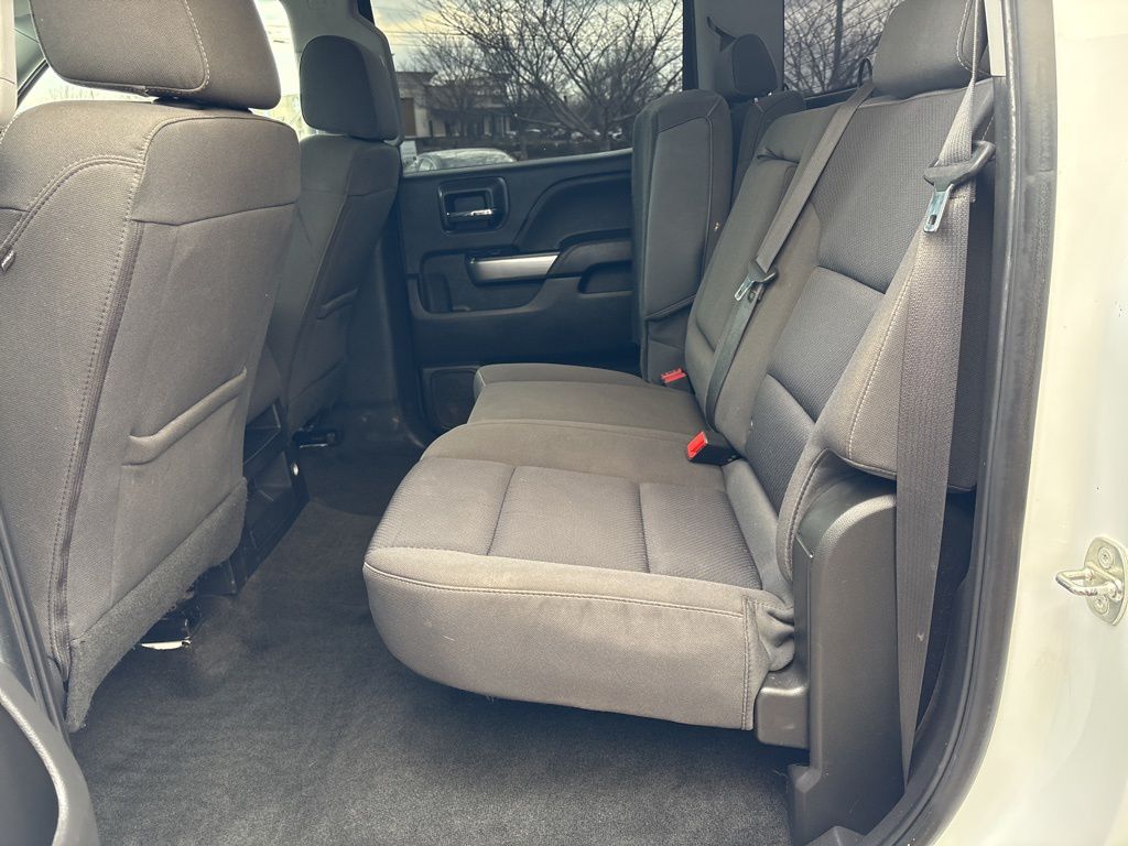 Used 2018 White Chevrolet LT image 23