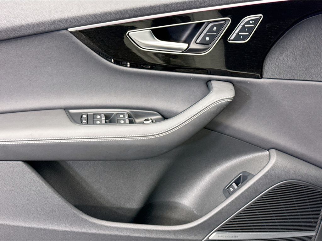 Thumbnail: 2025 Audi Q7 - 22