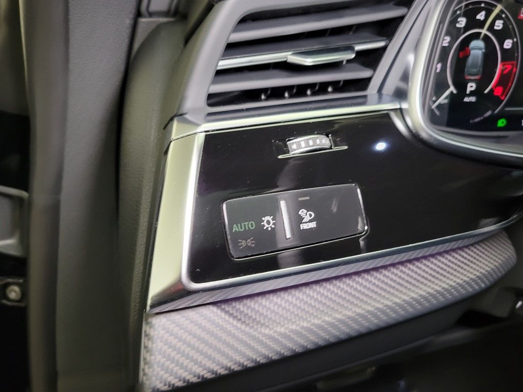 Thumbnail: 2026 Audi RS Q8 - 30