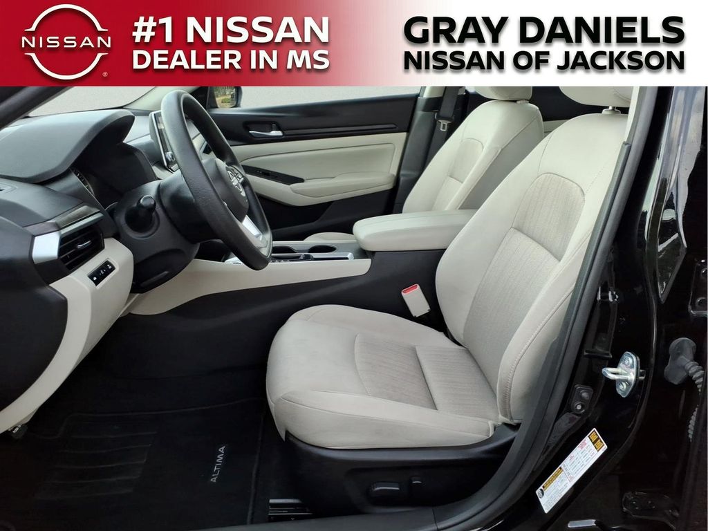 Used 2025 Nissan Altima Sedan