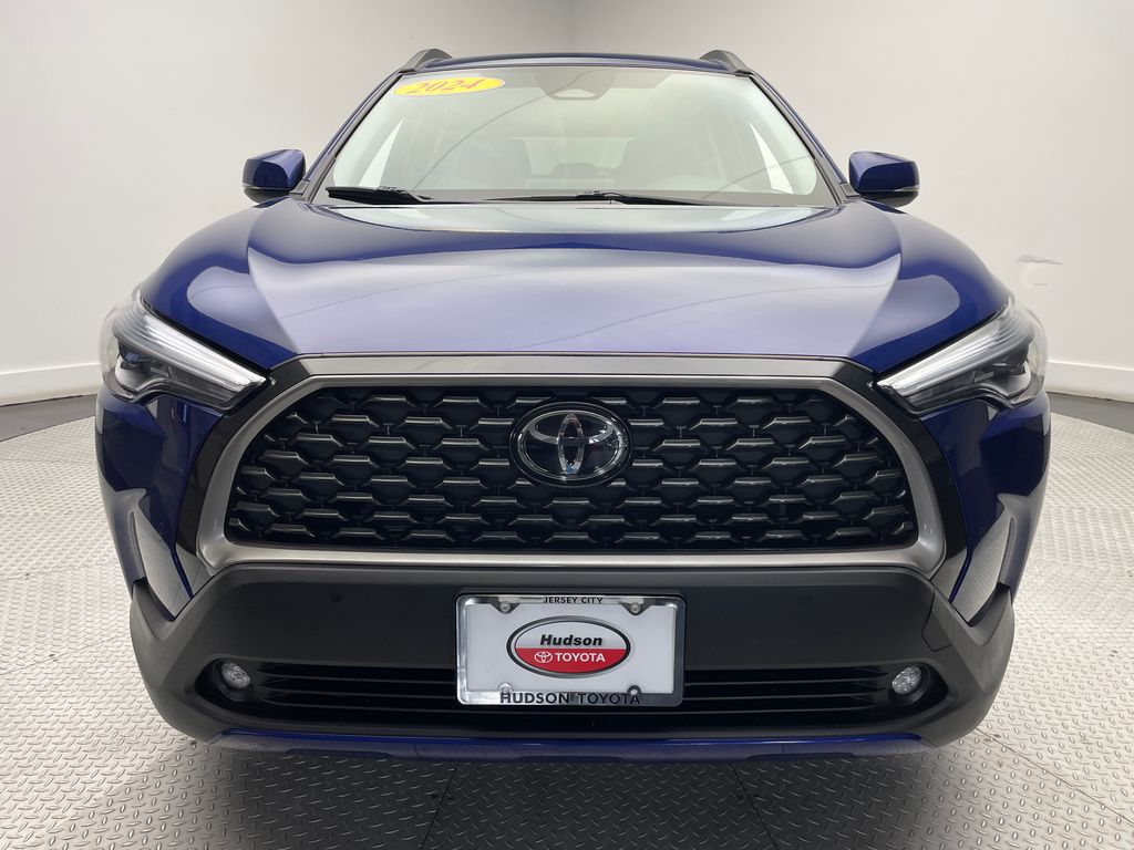 2024 Toyota Corolla Cross XLE 2