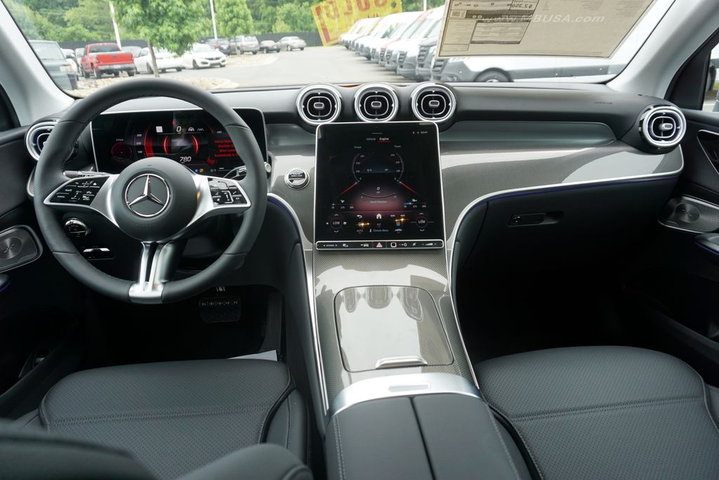 2025 Mercedes-Benz GLC 300 11