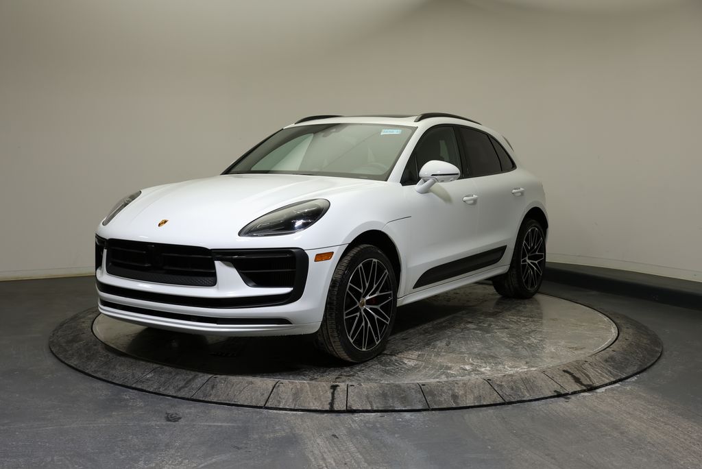 Thumbnail: 2024 Porsche Macan - 3
