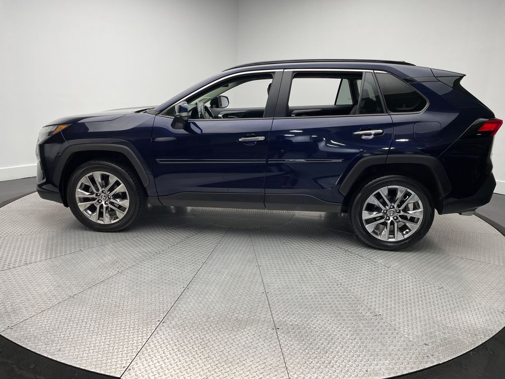 Thumbnail: 2022 Toyota RAV4 - 8