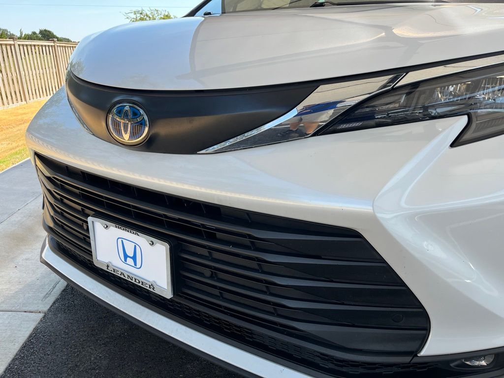 Thumbnail: 2025 Toyota Sienna - 15
