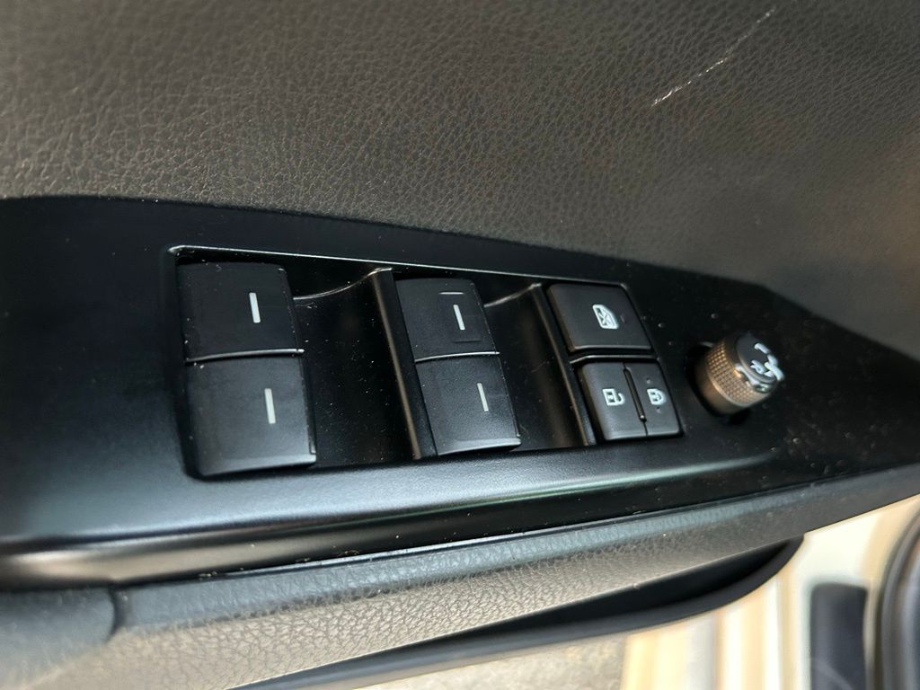 2025 Toyota Camry SE 17