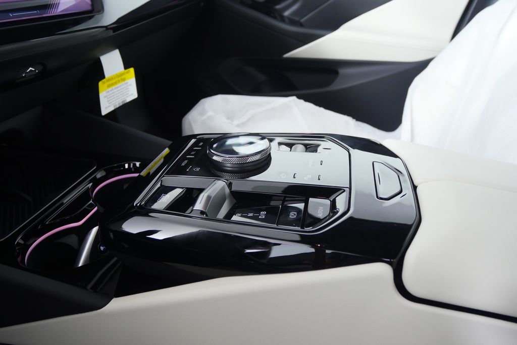 Thumbnail: 2026 BMW i5 - 24