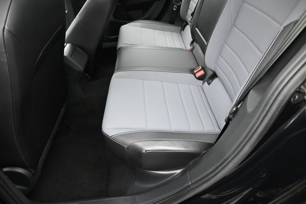 Used 2025 Black Volkswagen 1.5T SE image 31