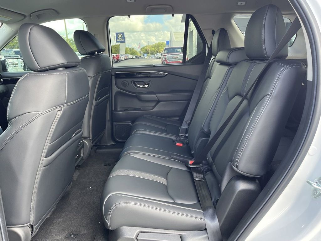 new 2025 Honda Pilot car, priced at $46,349