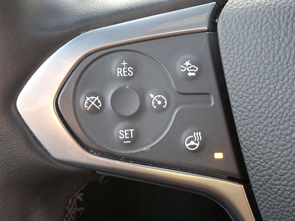 Thumbnail: 2023 Chevrolet Traverse - 22