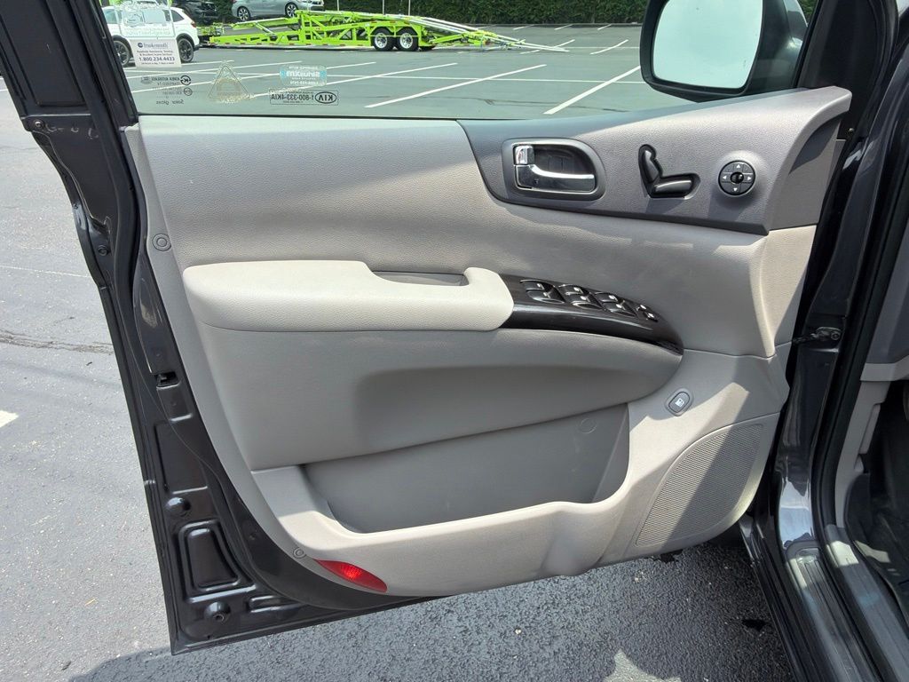 Thumbnail: 2014 Kia Sedona - 18