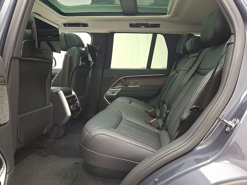 Thumbnail: 2025 Land Rover Range Rover - 6